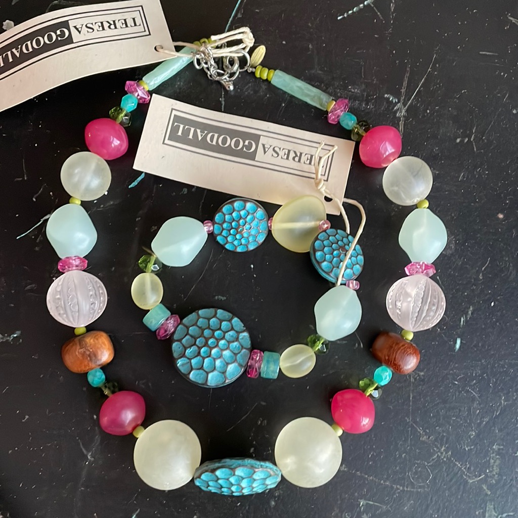 Vintage Glass Bead Bracelet And Necklace Set.